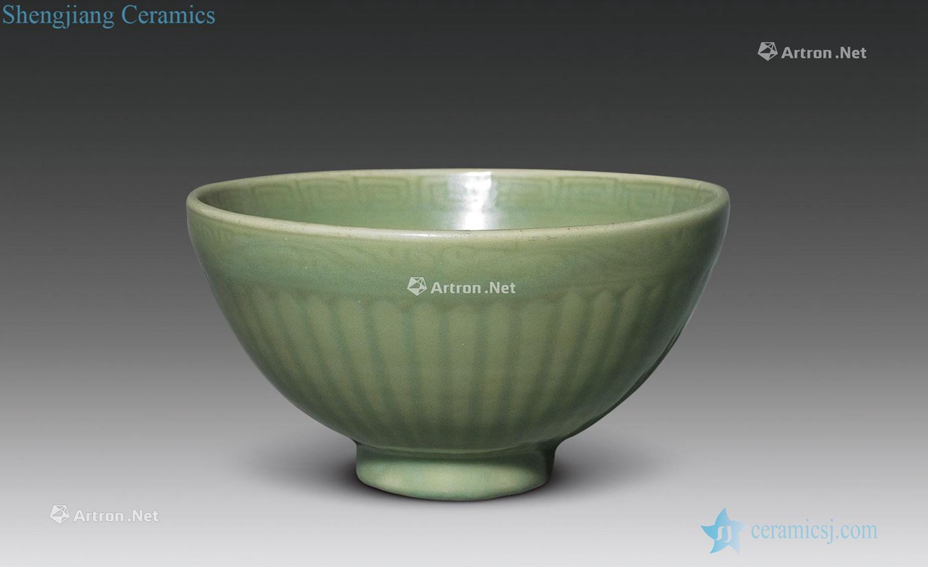 Ming Longquan celadon green glaze score lotus-shaped bowl lines