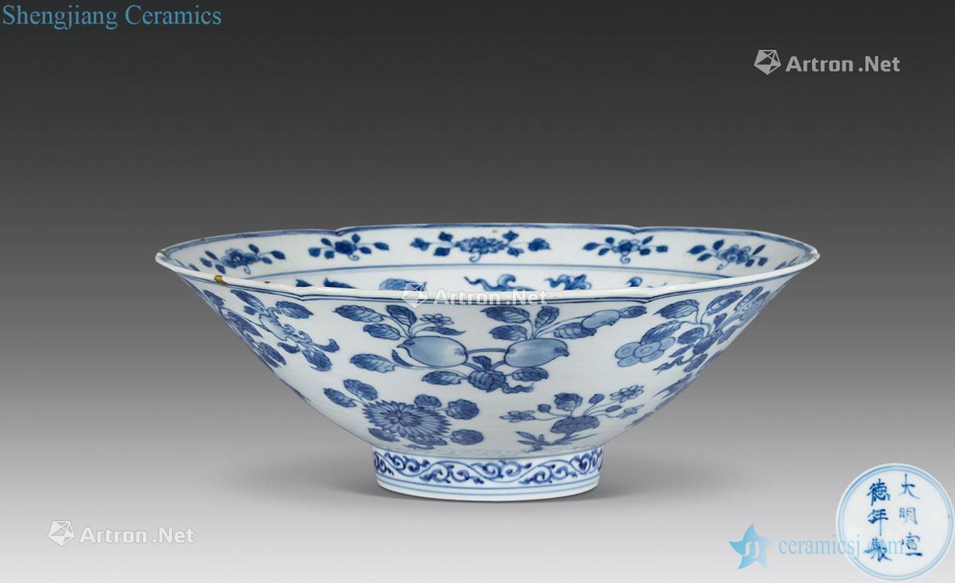 The qing emperor kangxi Blue and white ruffled branch flowers and grain flower mouth bowl