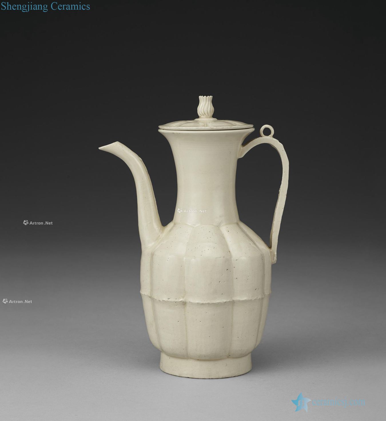 White porcelain of song dynasty melon prismatic ewer