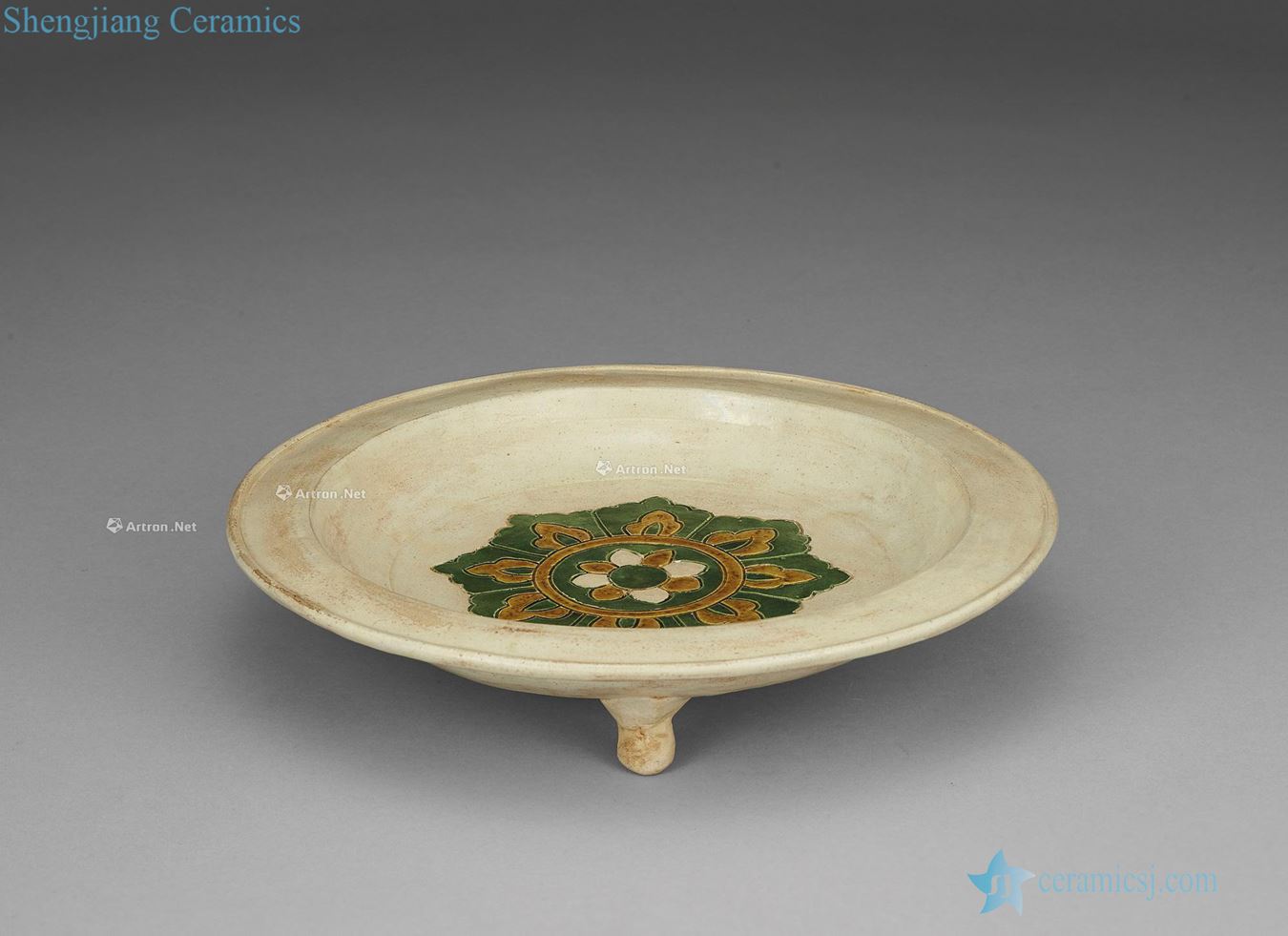 Tang three-color flower pattern plate with three legs