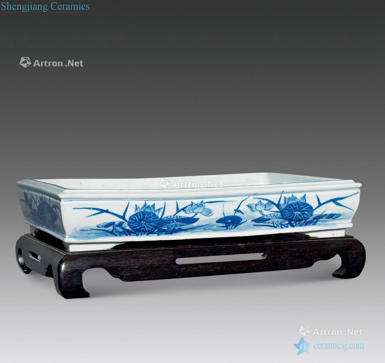 Qing dynasty blue and white lotus pond grain narcissus basin