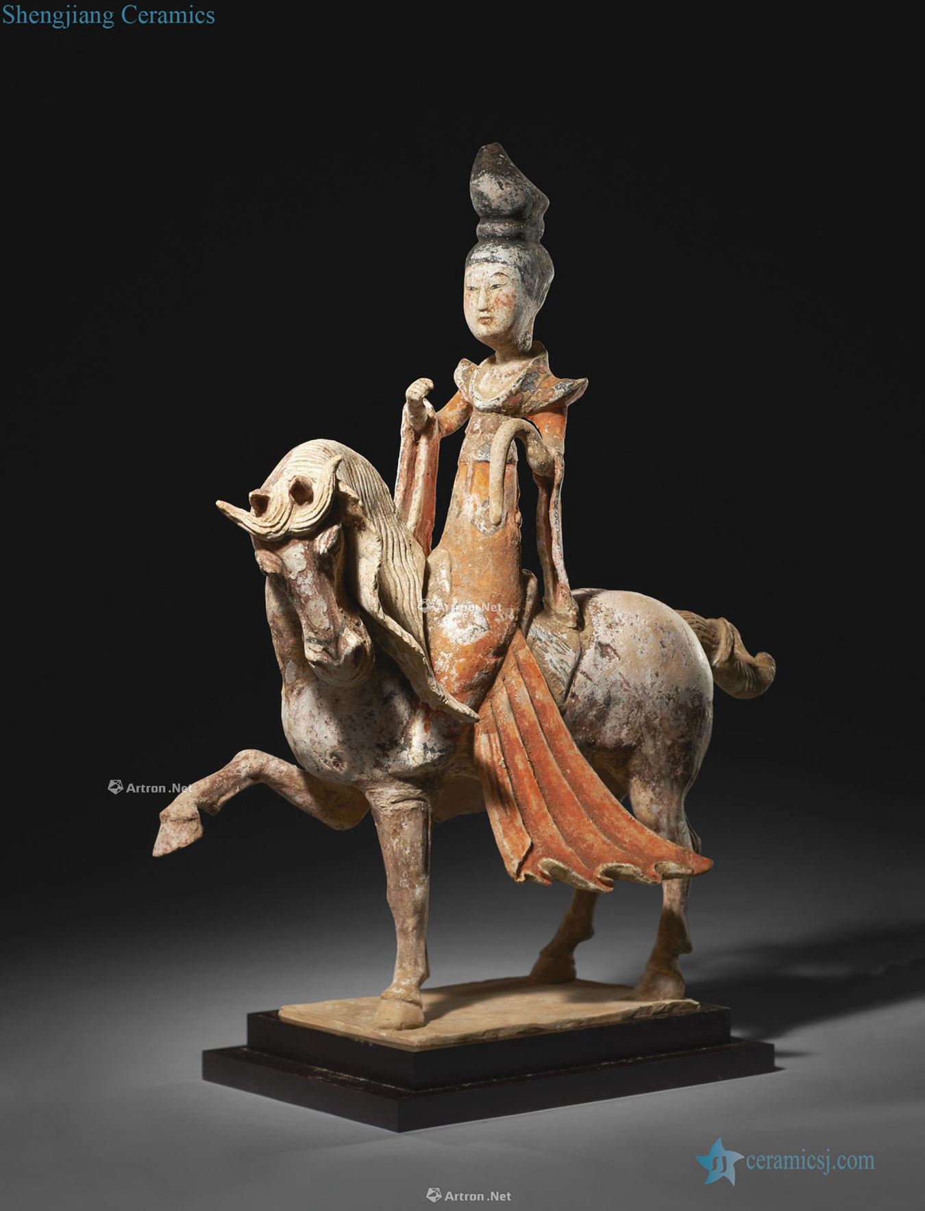 The tang dynasty Ladies ride figurines of coloured drawing or pattern