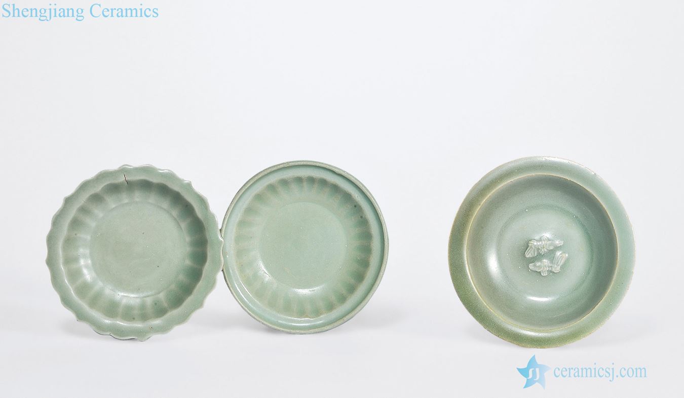 yuan Longquan celadon green glaze plate (three)