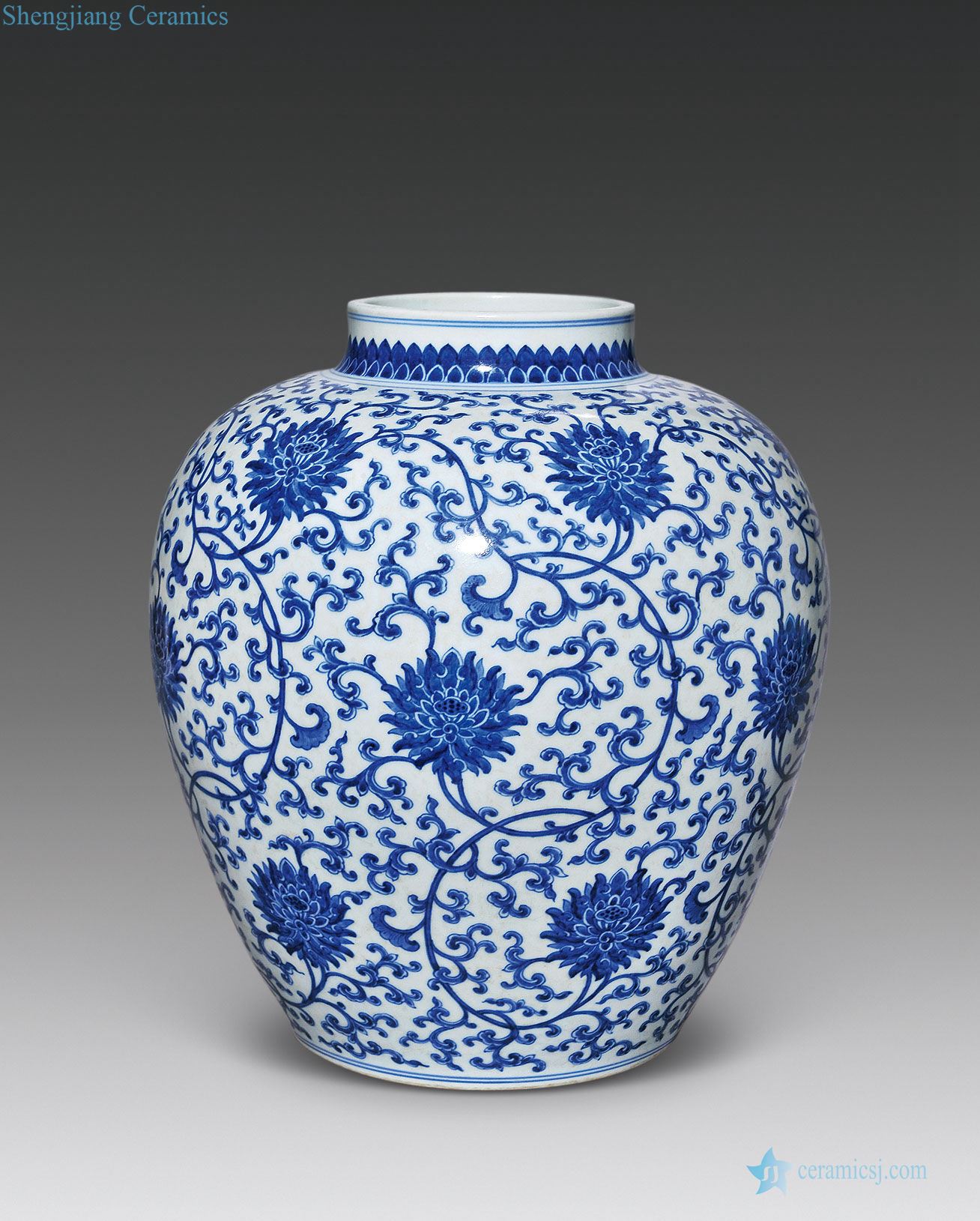Mid qing Blue and white lotus flower grain big pot