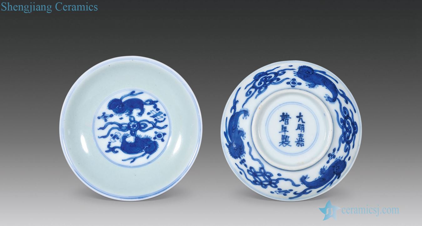 In late qing dynasty In imitation of Ming blue-and-white figure small lion ball (a)