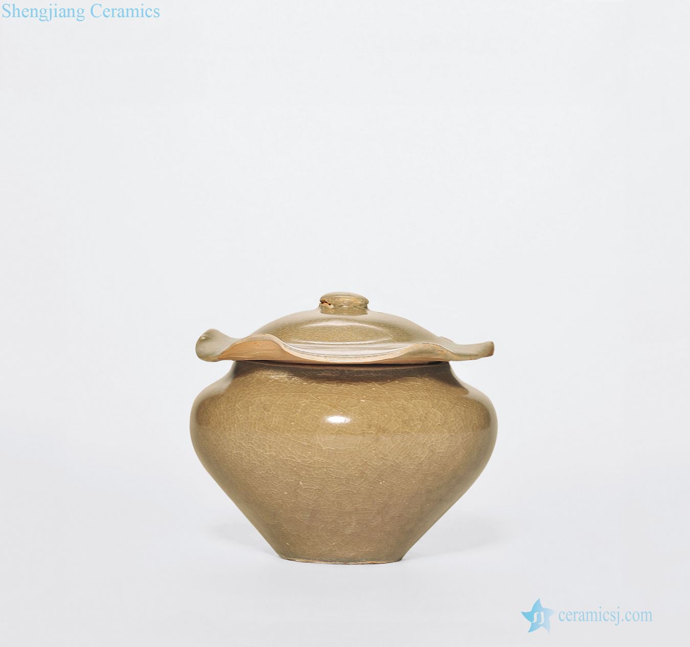 yuan Longquan celadon cream-colored glaze lotus leaf cover tank