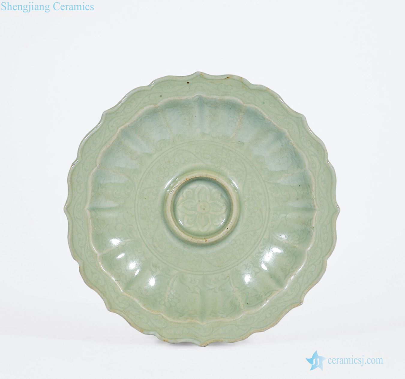 Early Ming dynasty Longquan celadon green glaze dark carved flowers around branches grain lamp