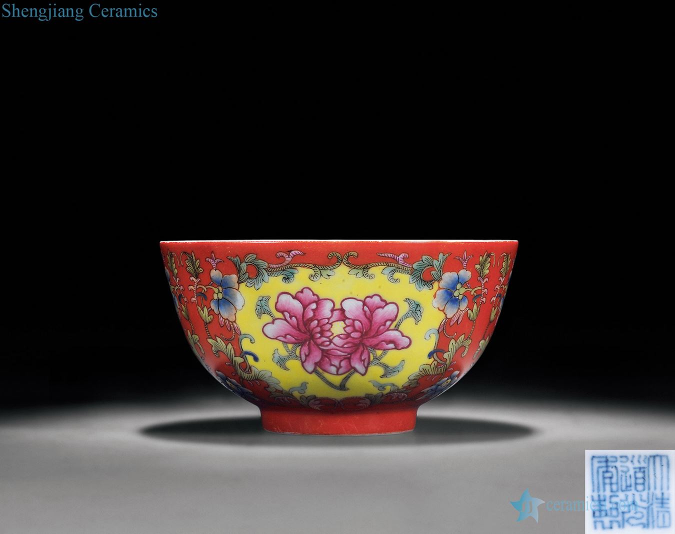 Qing daoguang Coral red ocean color peony grains bowl