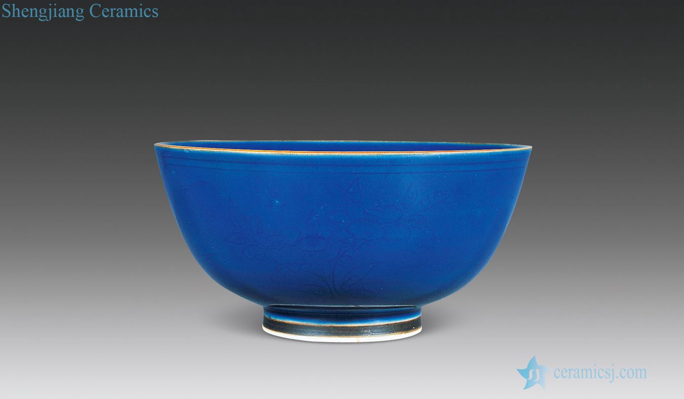 In the late Ming Mohammedan blue glaze dark carved flower grain big bowl