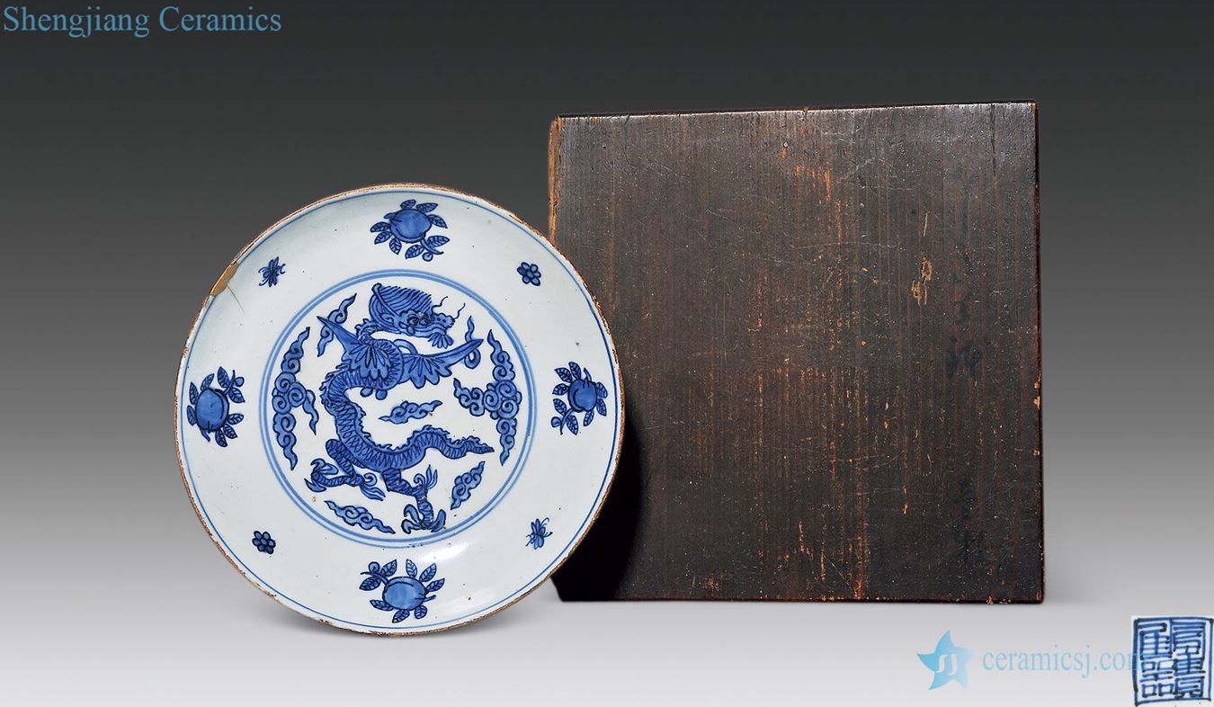 Ming jiajing Blue and white should be dragon pattern plate
