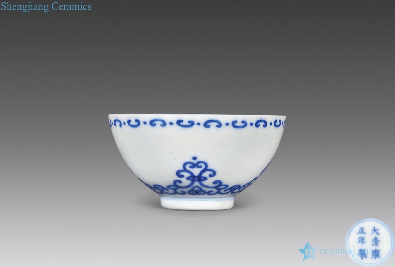 qing Blue and white honeysuckle grain cup