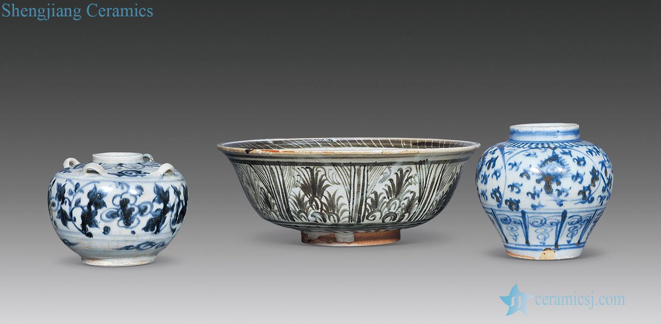 Ming Blue and white flower bowl, canister (three)