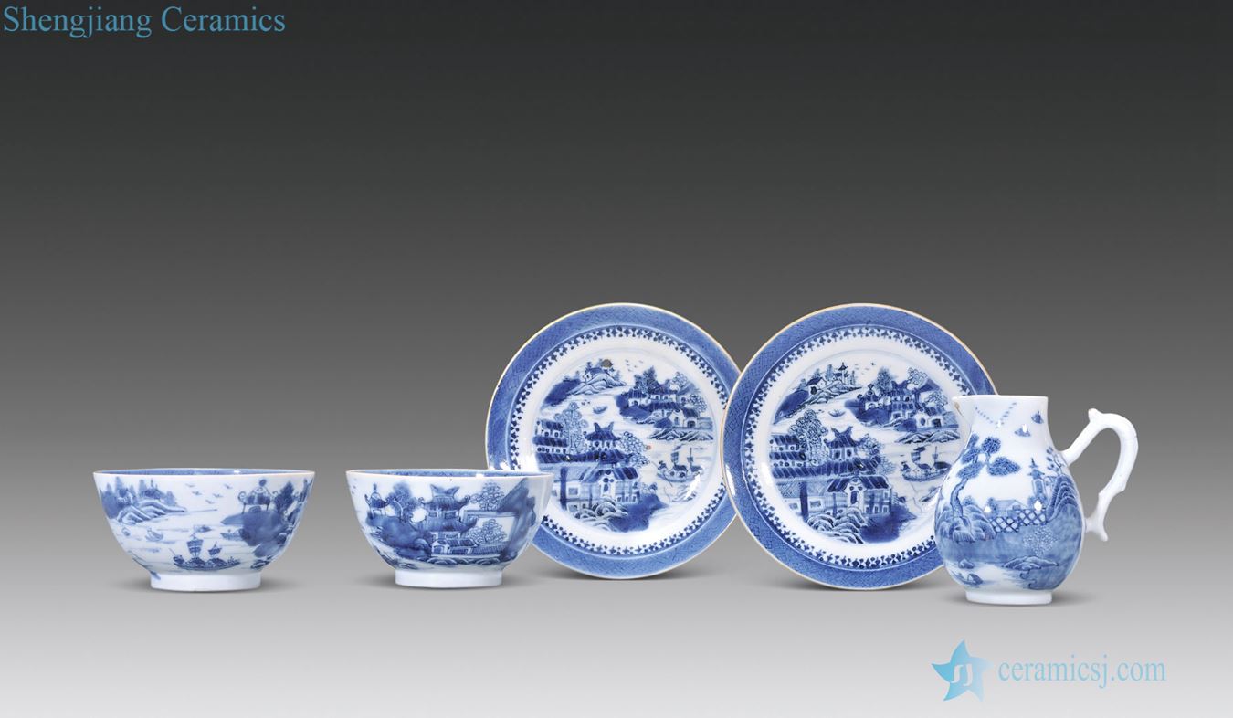 Qing qianlong A castle in the blue and white landscape drawing pot, bowl, plate (5)