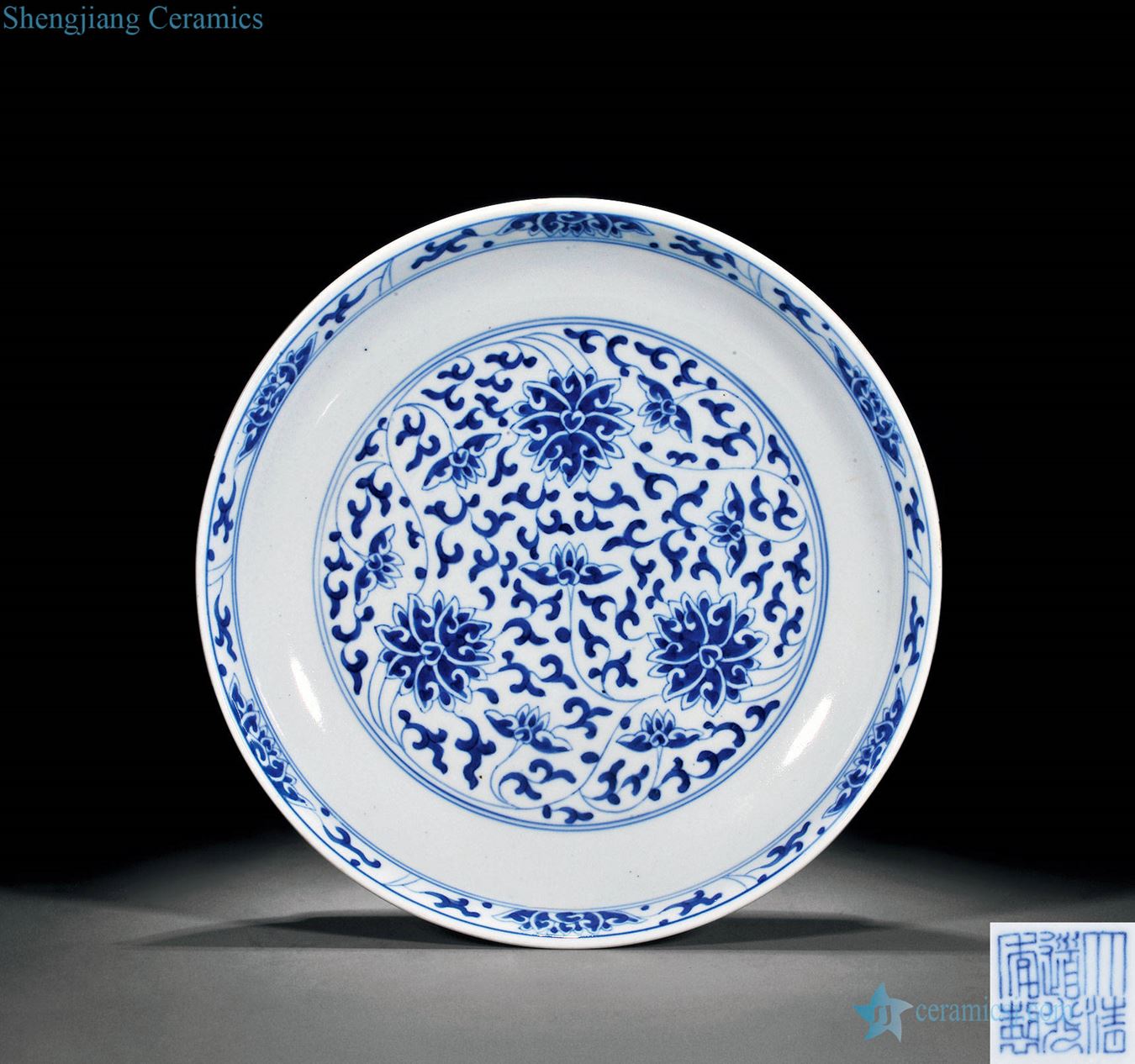 Qing daoguang Blue and white lotus flower grain market