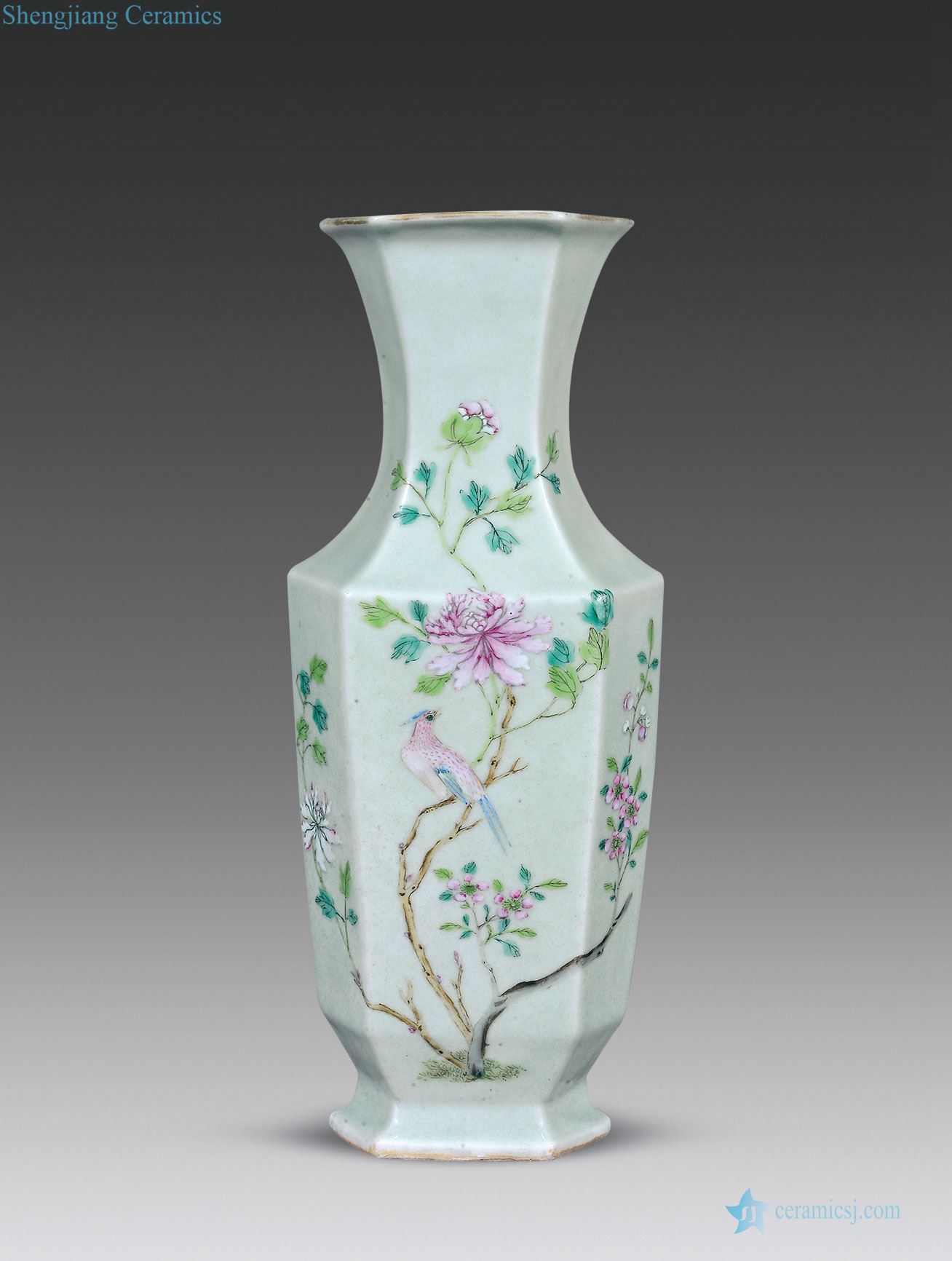 Qing qianlong Green glaze powder enamel vase