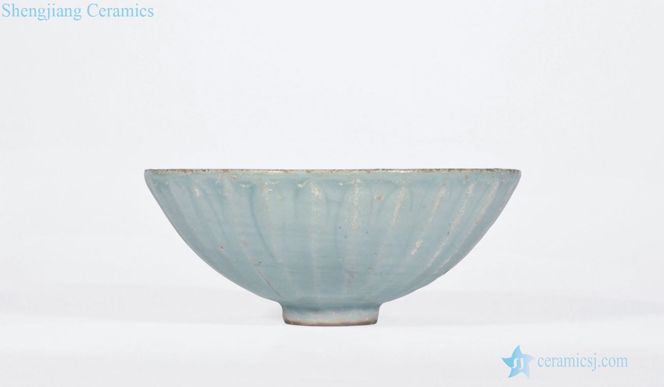 yuan Longquan celadon glaze lotus-shaped bowl