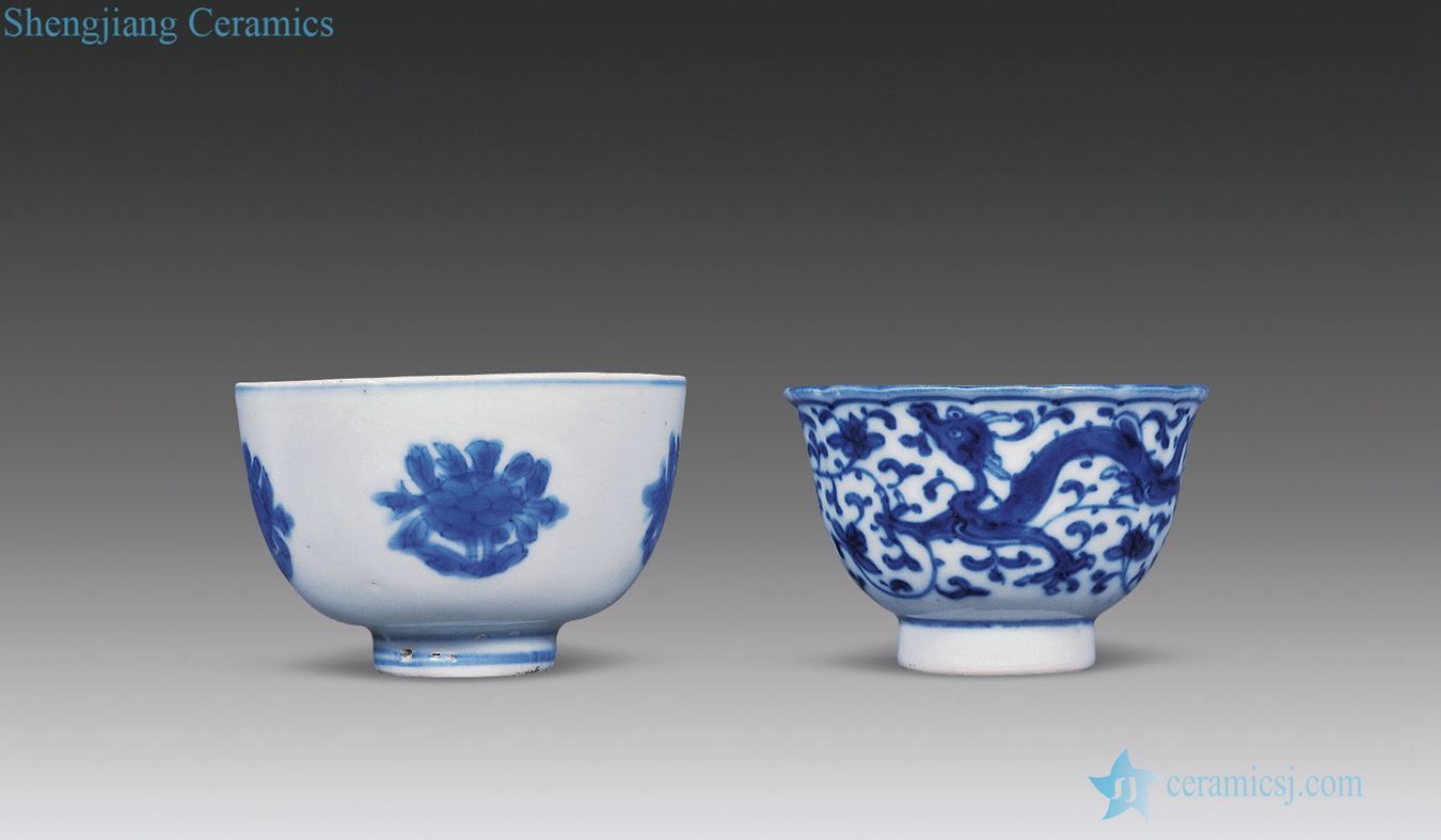 The middle of the late Ming and qing Blue and white floral dragon cup, fold branch flowers cup each one