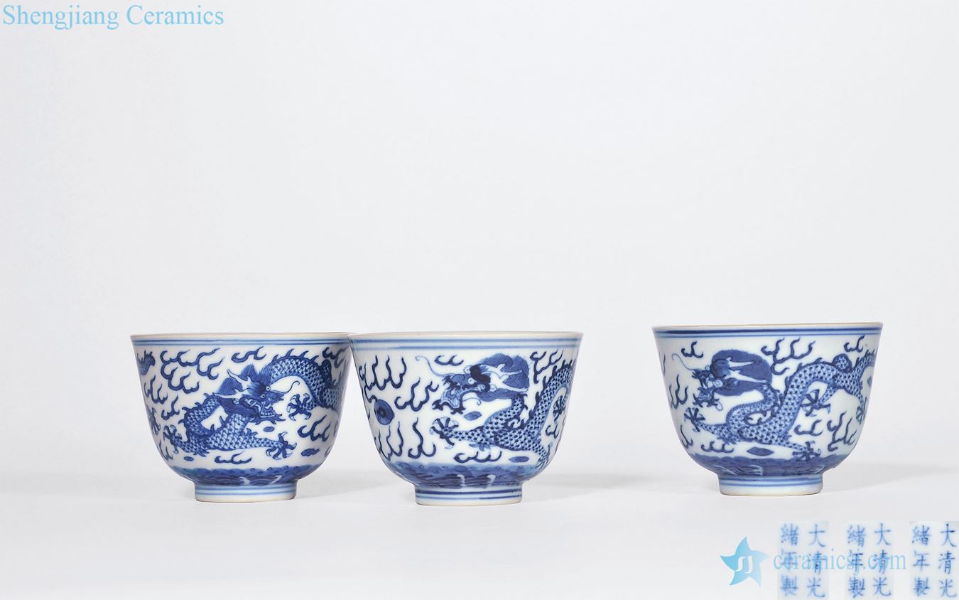 Qing guangxu Blue and white YunLongWen cup (three)