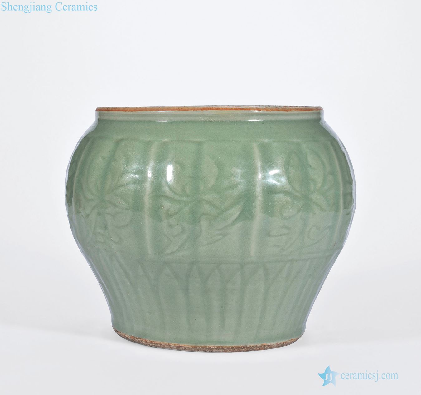 Early Ming dynasty Longquan celadon glaze dark carved flower grain big pot