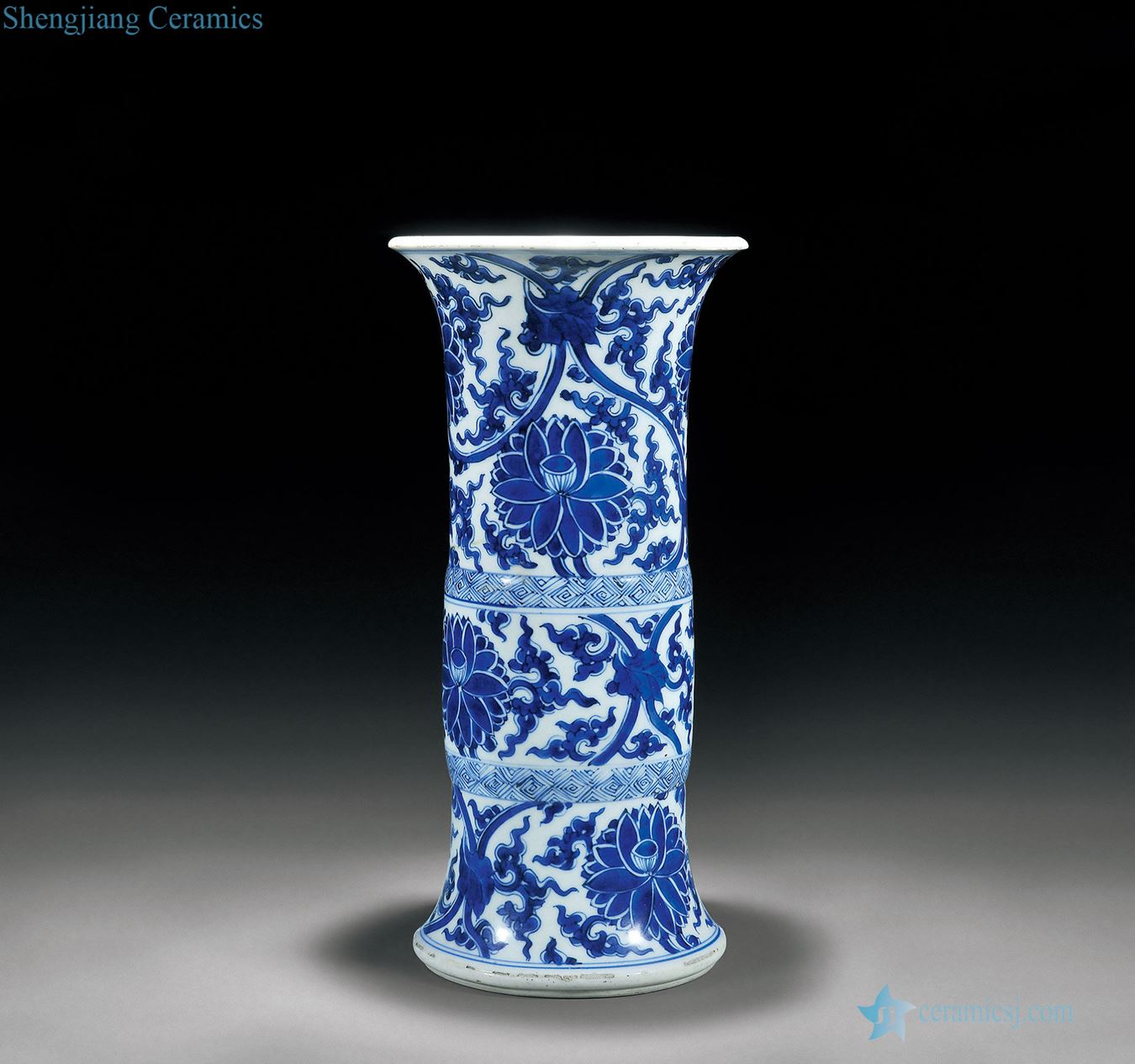 The qing emperor kangxi Blue and white lotus flower grain flower vase with