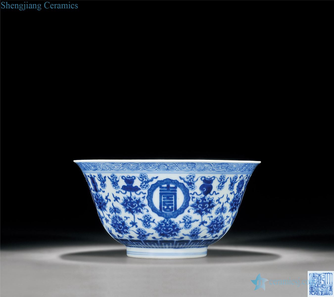 Qing qianlong Blue and white tie up branch lotus tower sweet medallion and stays in a bowl