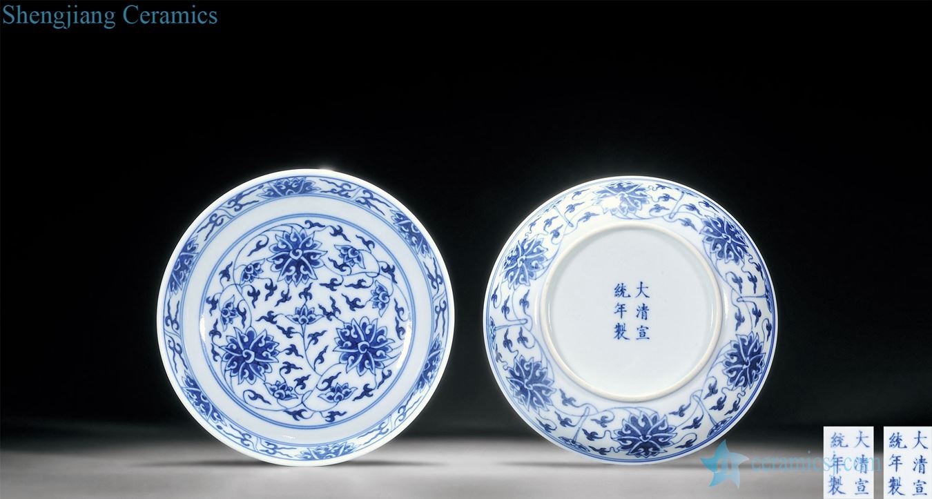 Qing xuantong Blue and white tie up lotus flower tray (a)