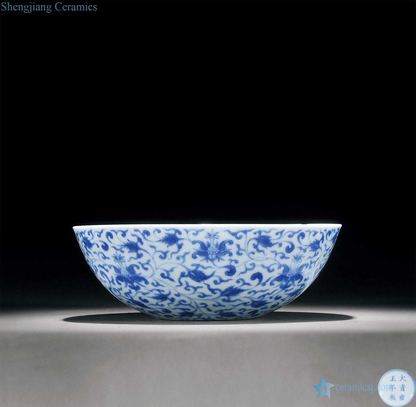 Qing yongzheng Blue and white lotus flower grain lie the foot bowl