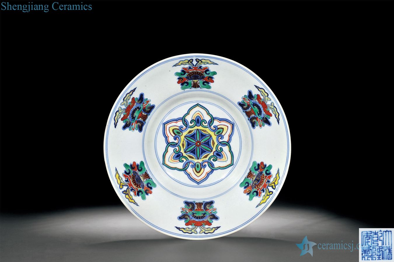 Qing qianlong bucket color paint inside the treasure phase pattern wrap a lotus flower in grain or bowl