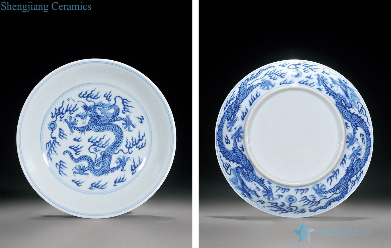 In the early qing Blue and white YunLongWen plate