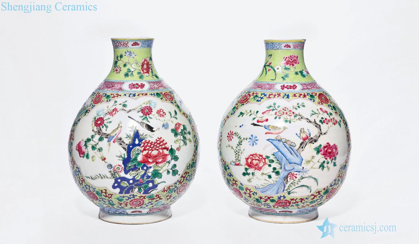 Late qing famille rose flower medallion around branches of flowers and birds grain pomegranate bottle (a)