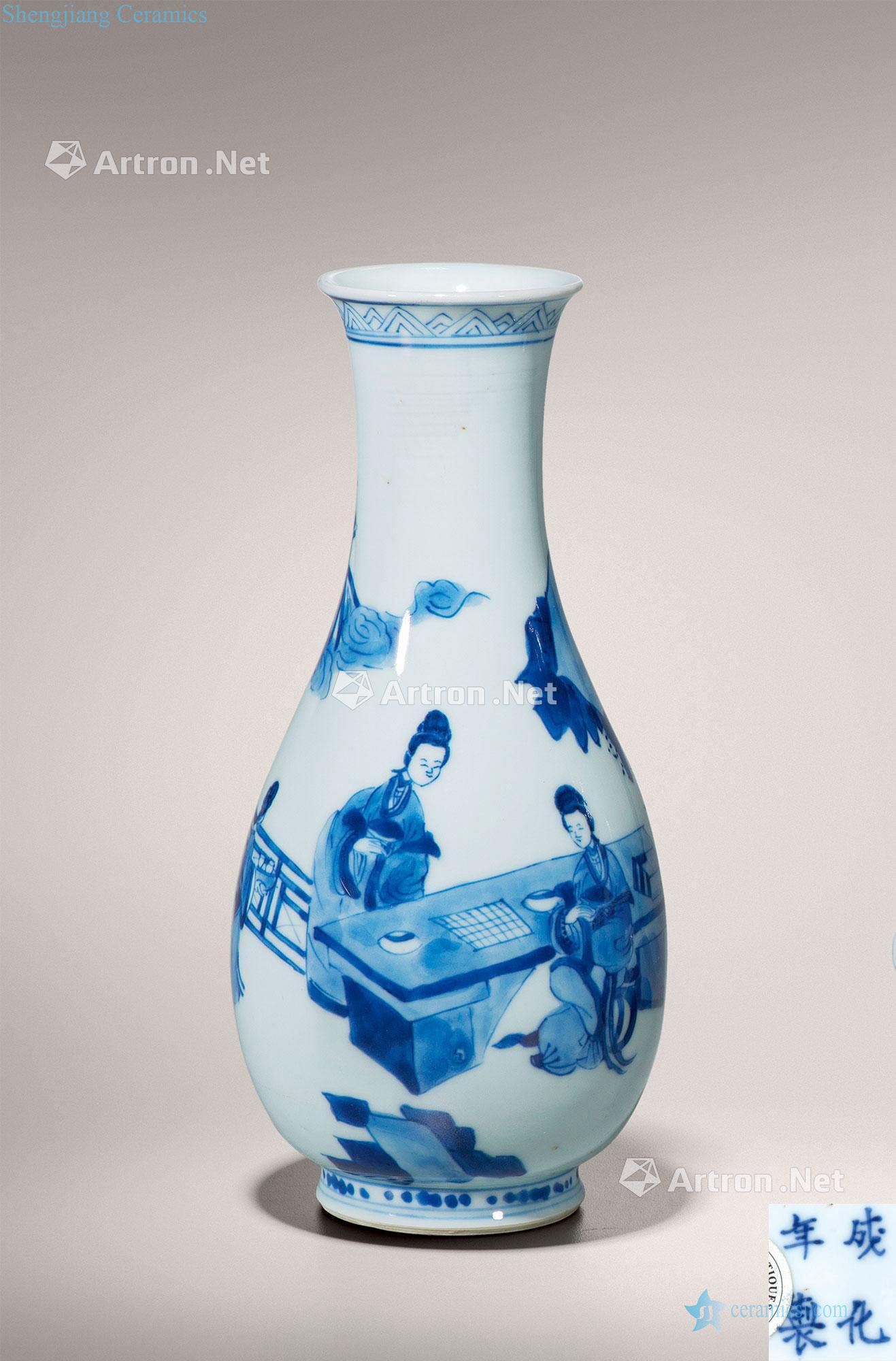 The qing emperor kangxi Blue and white right as ladies figure bottles
