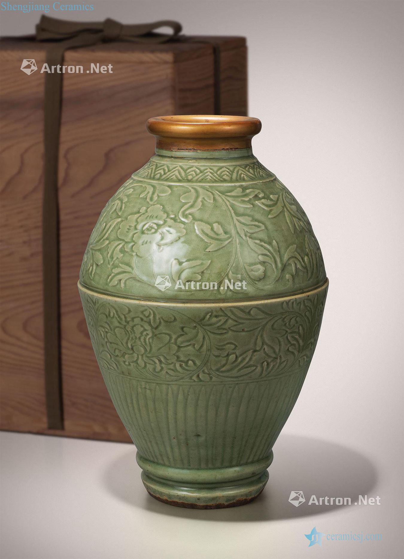 Ming Longquan celadon carved flower grain big PND tail-on honour (flower vase with)