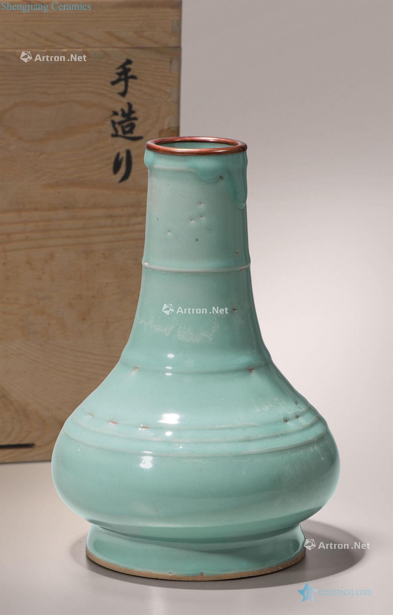 yuan Longquan green glaze bowstring grain bottle