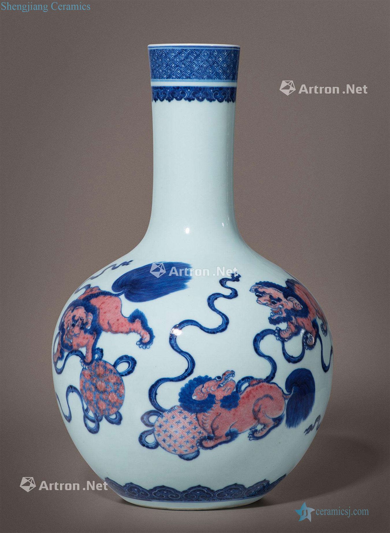 Qing qianlong Blue and white youligong lion roll silk pattern tree