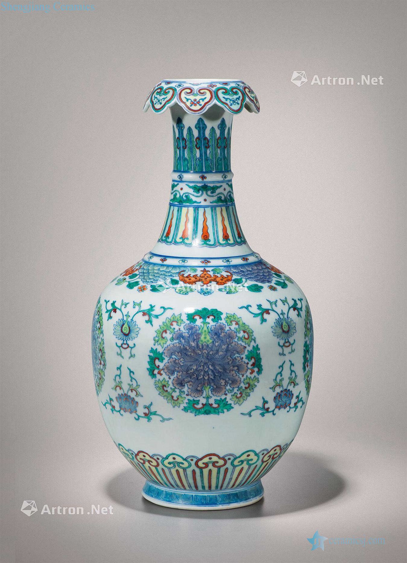 Qing in the eighteenth century Dou CaiTuan flowers live ruyi turn big bottle mouth