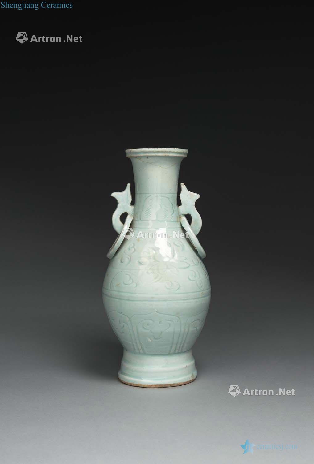 The 14th century yuan dynasty Shadow blue bottle