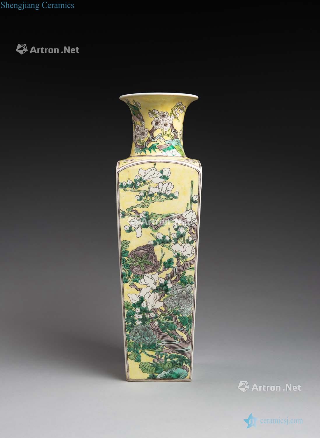 Qing dynasty in the 19th century The colorful painting of flowers and vase