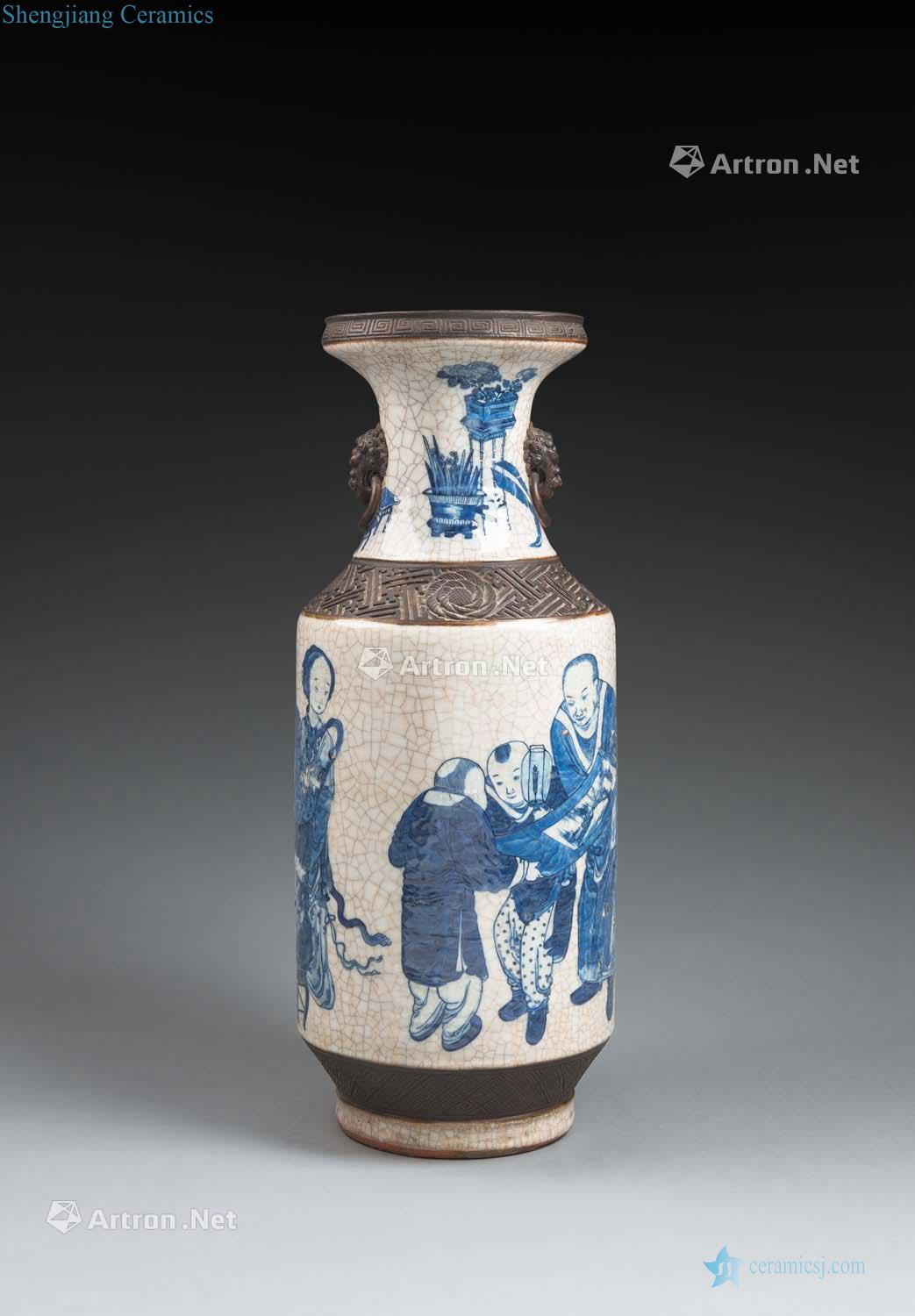In late qing dynasty blue and white ice crack a bottle