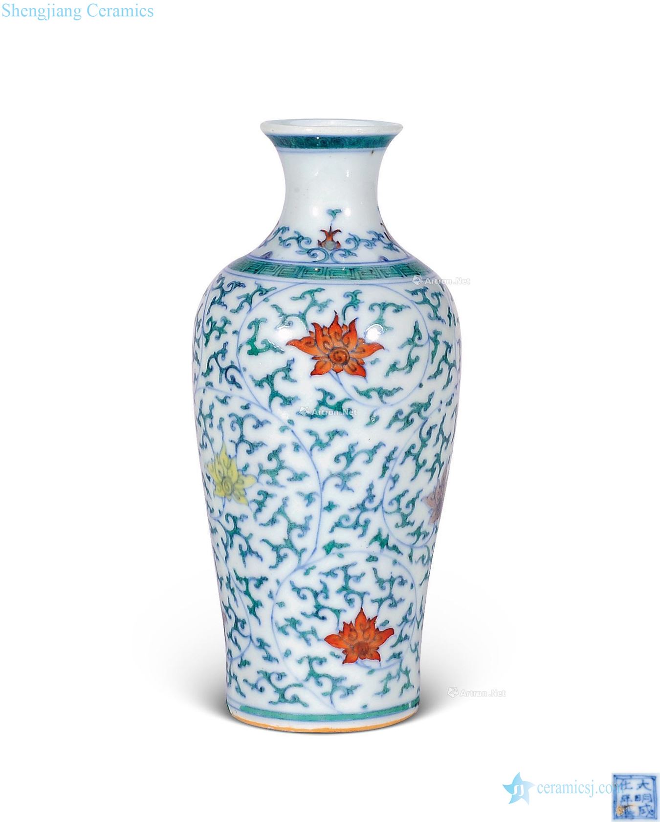 In the 18th century qing Bucket color lotus flower grain bottle