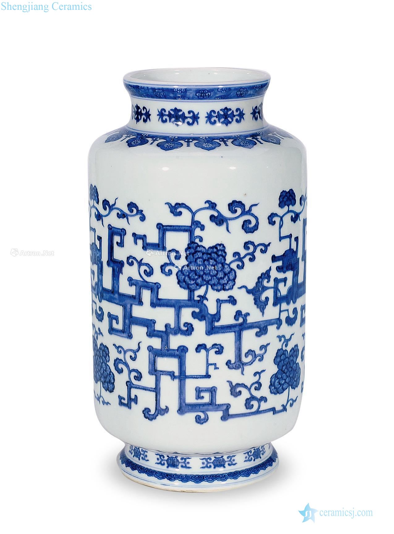 Qing qianlong Blue and white guaizi dragon lantern