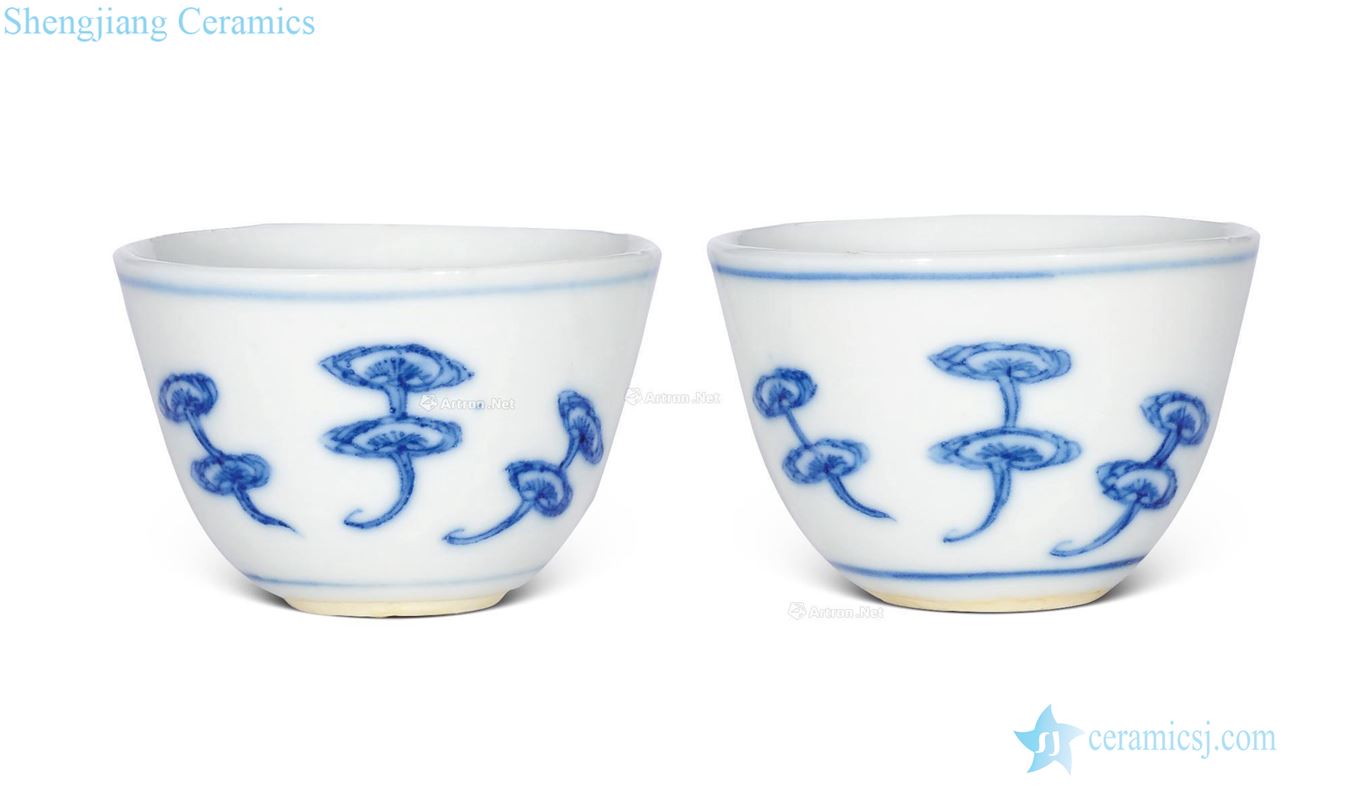 Qing yongzheng Blue and white ganoderma lucidum grain cup (a)