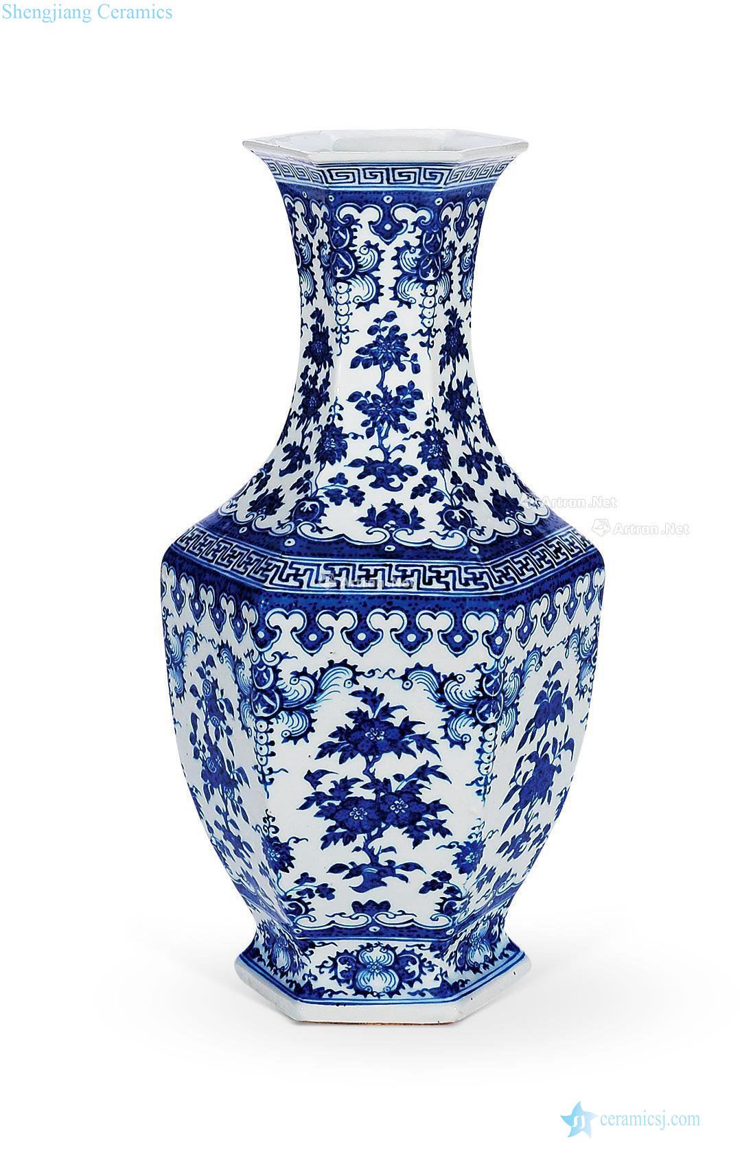 Mid qing Blue and white lotus flower grain vase