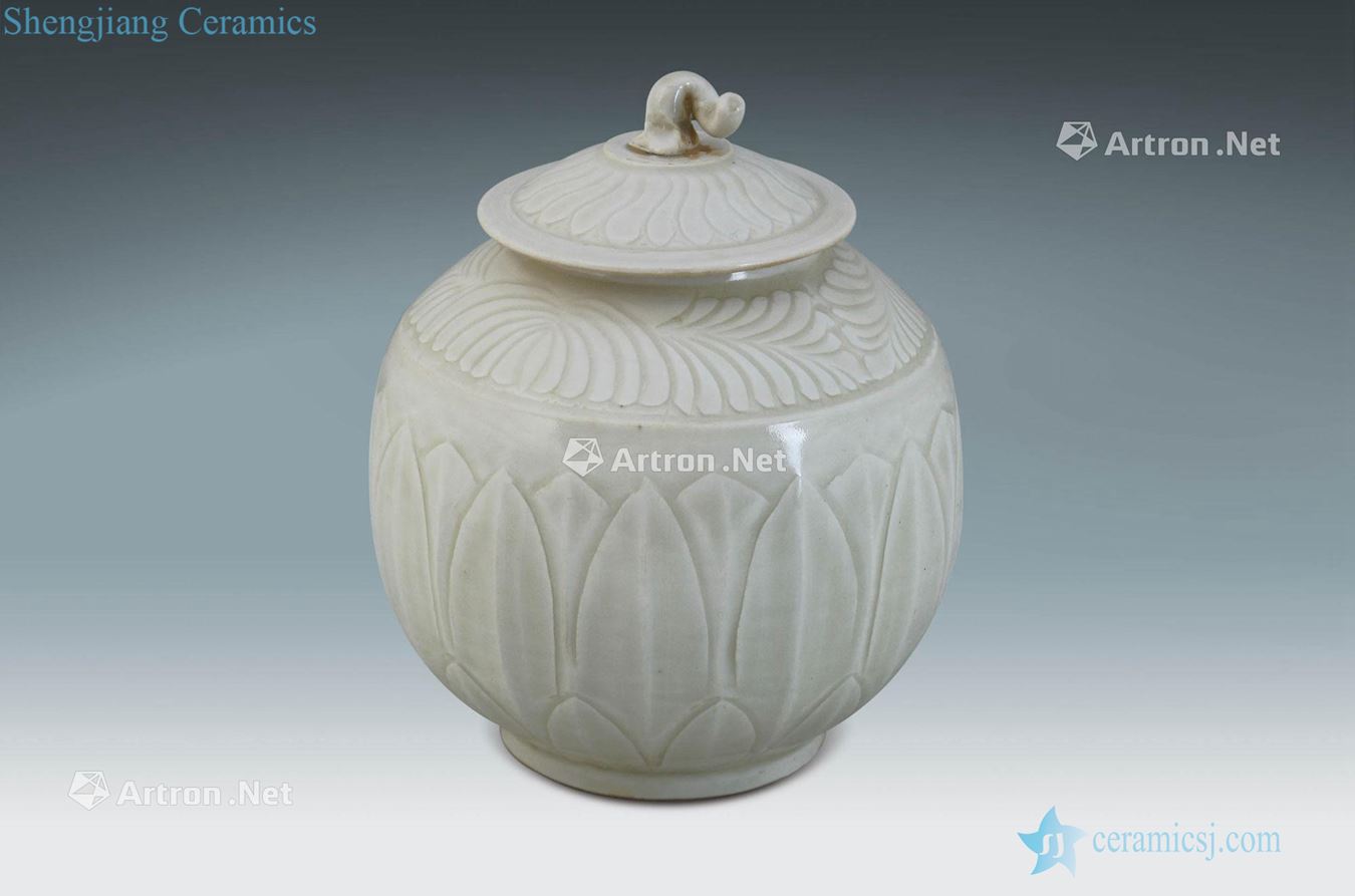 The song dynasty White glazed decorative pattern cover tank