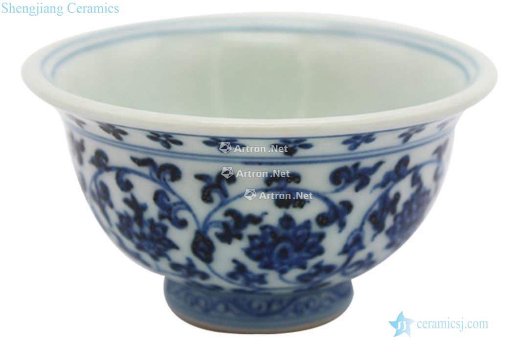 Ming Blue and white flower grain pressure hand cup