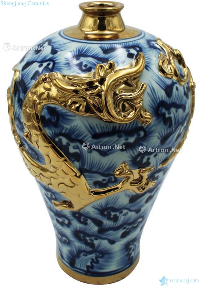 yuan Blue and white paint dragon plum bottle seawater