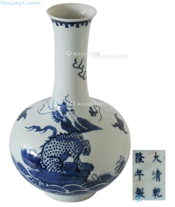 qing Blue and white YunLongWen bottle