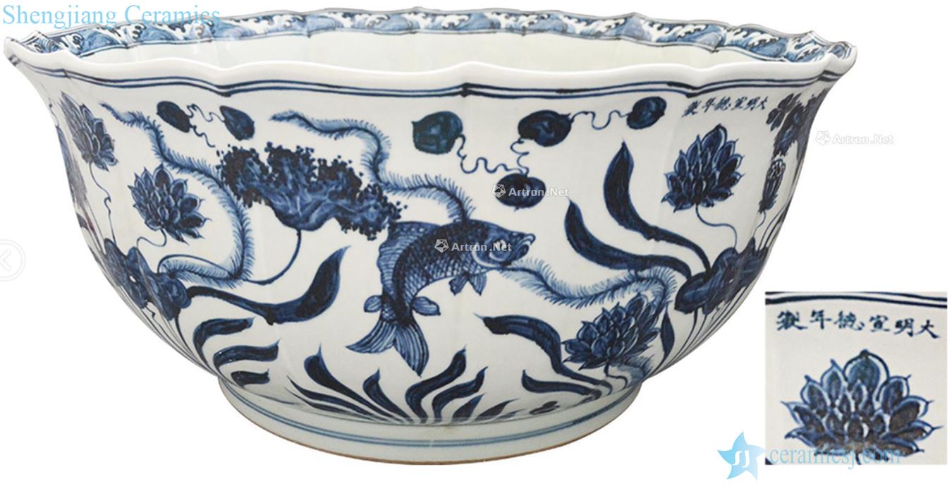 Ming Blue and white fish and algae grain flower mouth big bowl
