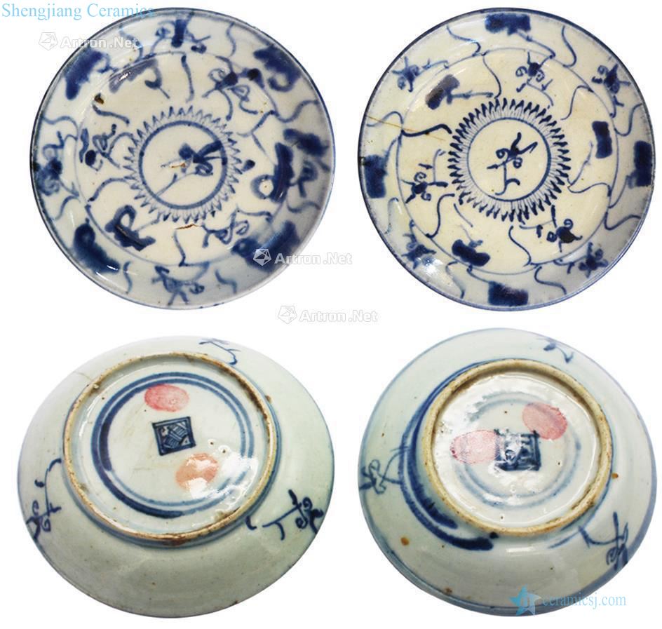 Qing dynasty blue and white flower grain disc (group a)