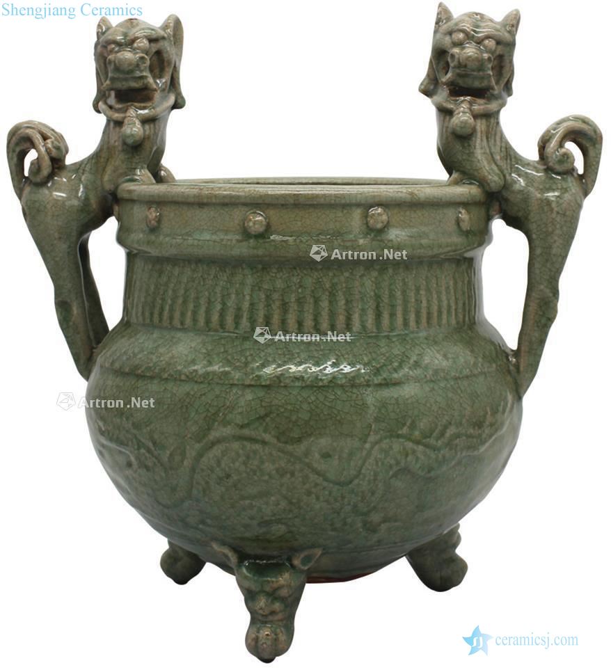 yuan Three foot nail lion dragon drum ear furnace longquan celadon