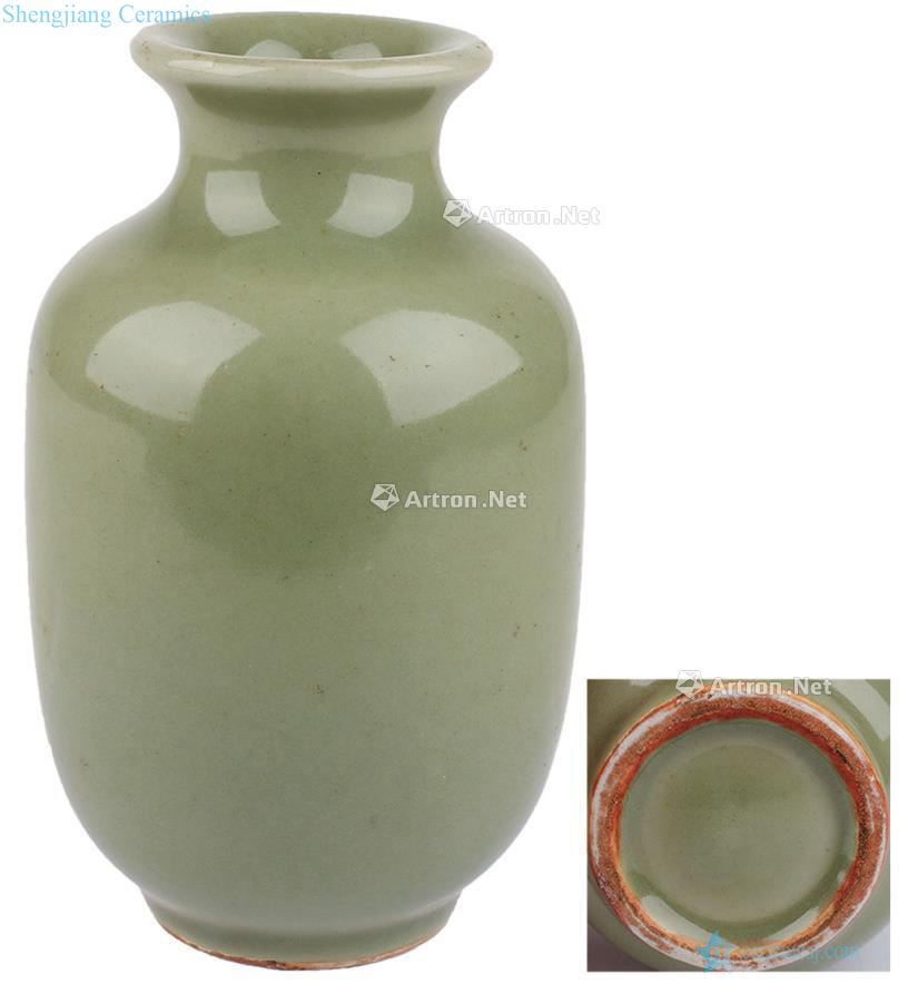 Ming Longquan celadon green glazed flask